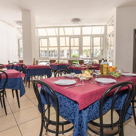 Hotel Villa Isola Римини Экстерьер фото