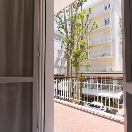 Hotel Villa Isola Римини Экстерьер фото