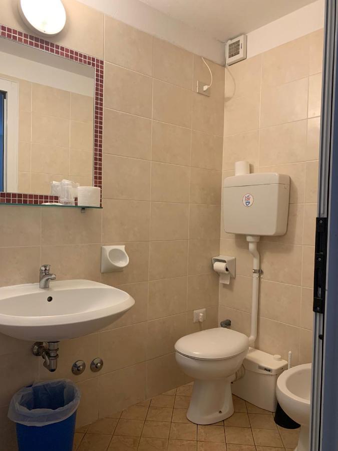 Hotel Villa Isola Римини Экстерьер фото