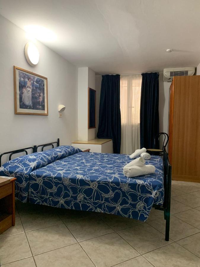 Hotel Villa Isola Римини Экстерьер фото