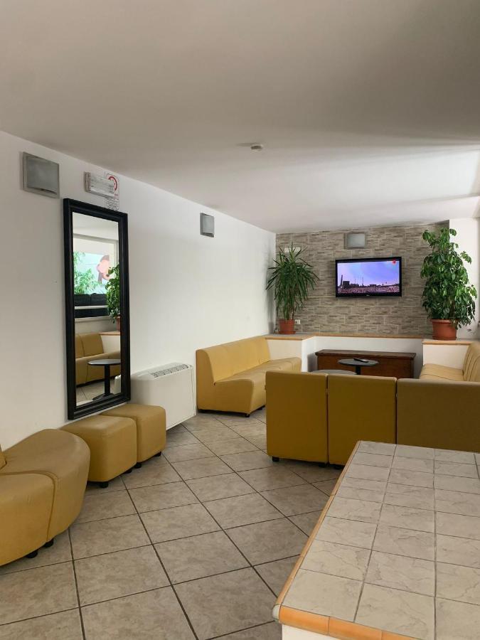 Hotel Villa Isola Римини Экстерьер фото