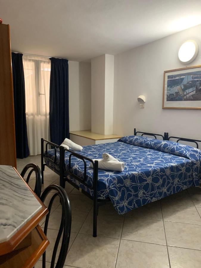Hotel Villa Isola Римини Экстерьер фото