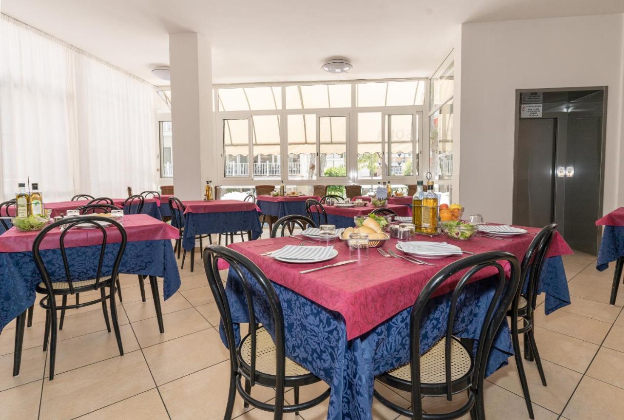 Hotel Villa Isola Римини Экстерьер фото