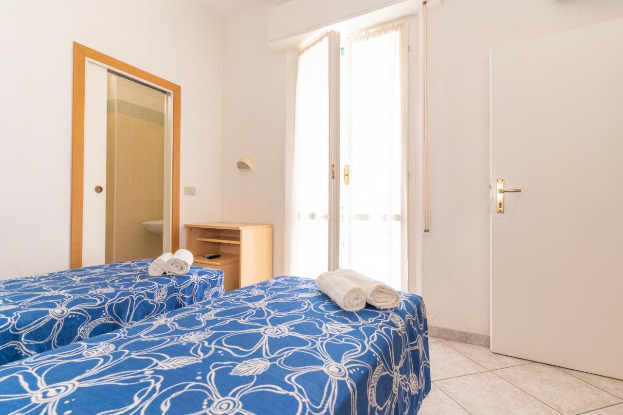 Hotel Villa Isola Римини Экстерьер фото