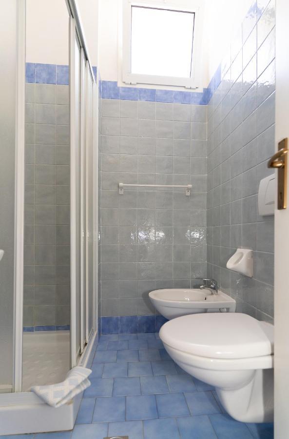 Hotel Villa Isola Римини Экстерьер фото