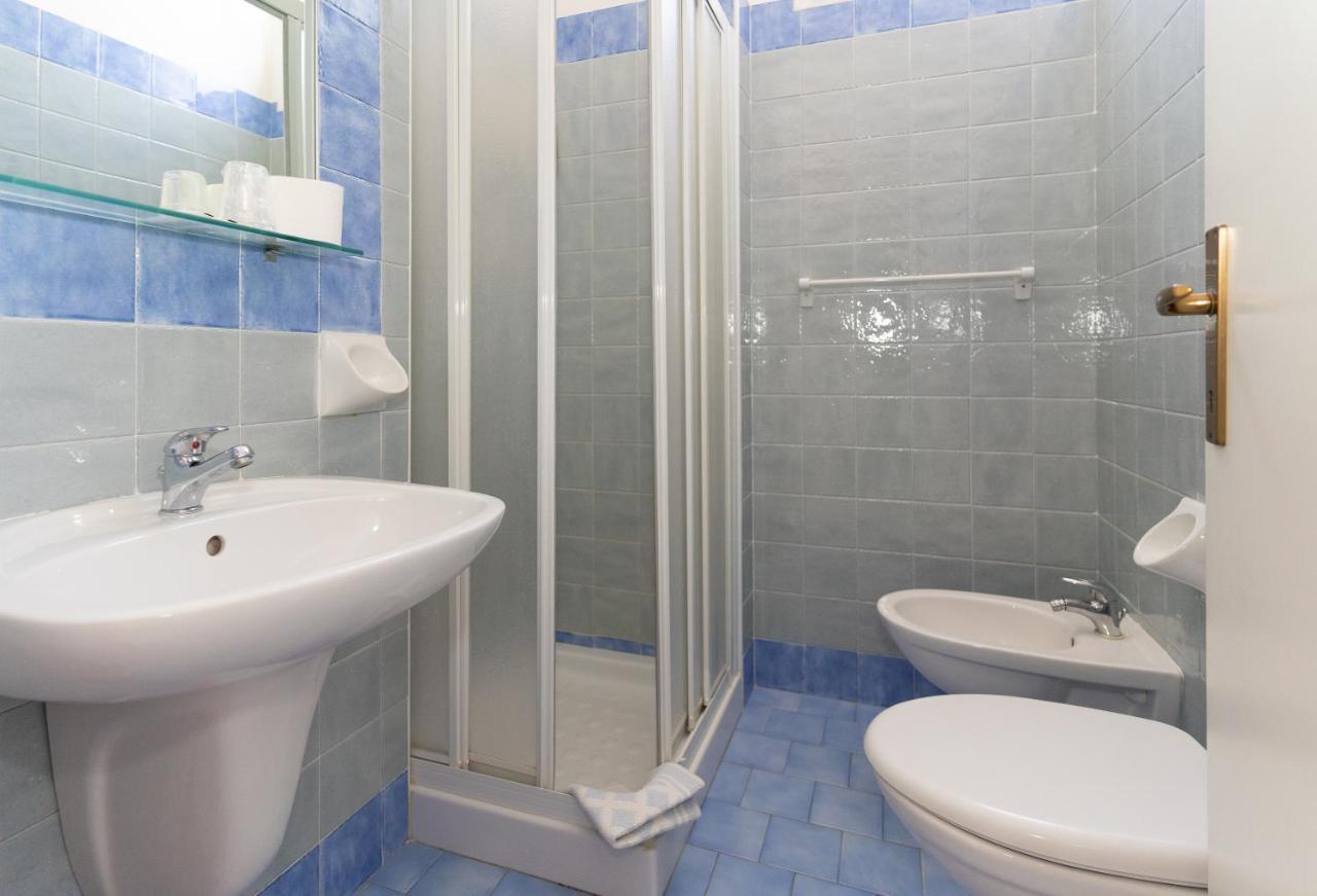 Hotel Villa Isola Римини Экстерьер фото
